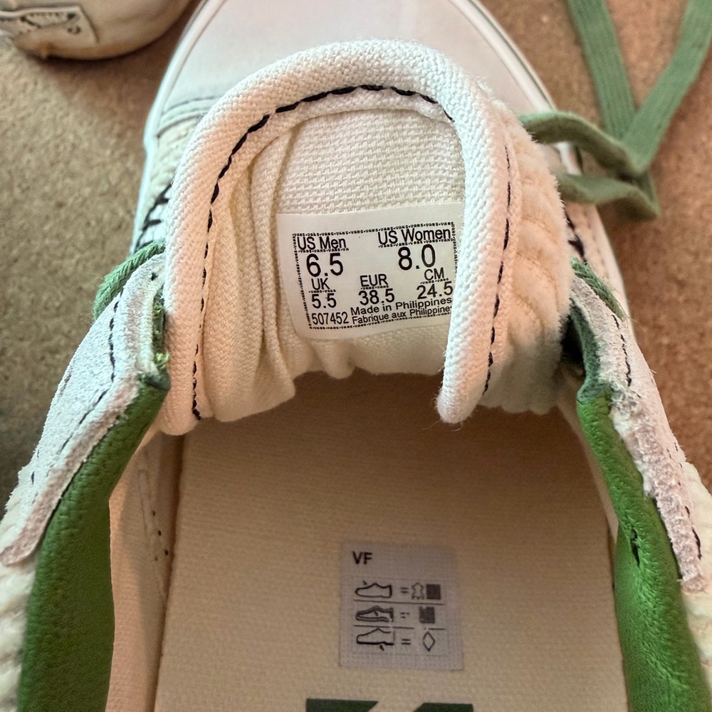 Vans limited edition shoes - Picture 7 of 7